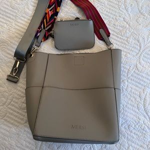 Mersi Demi Bucket bag